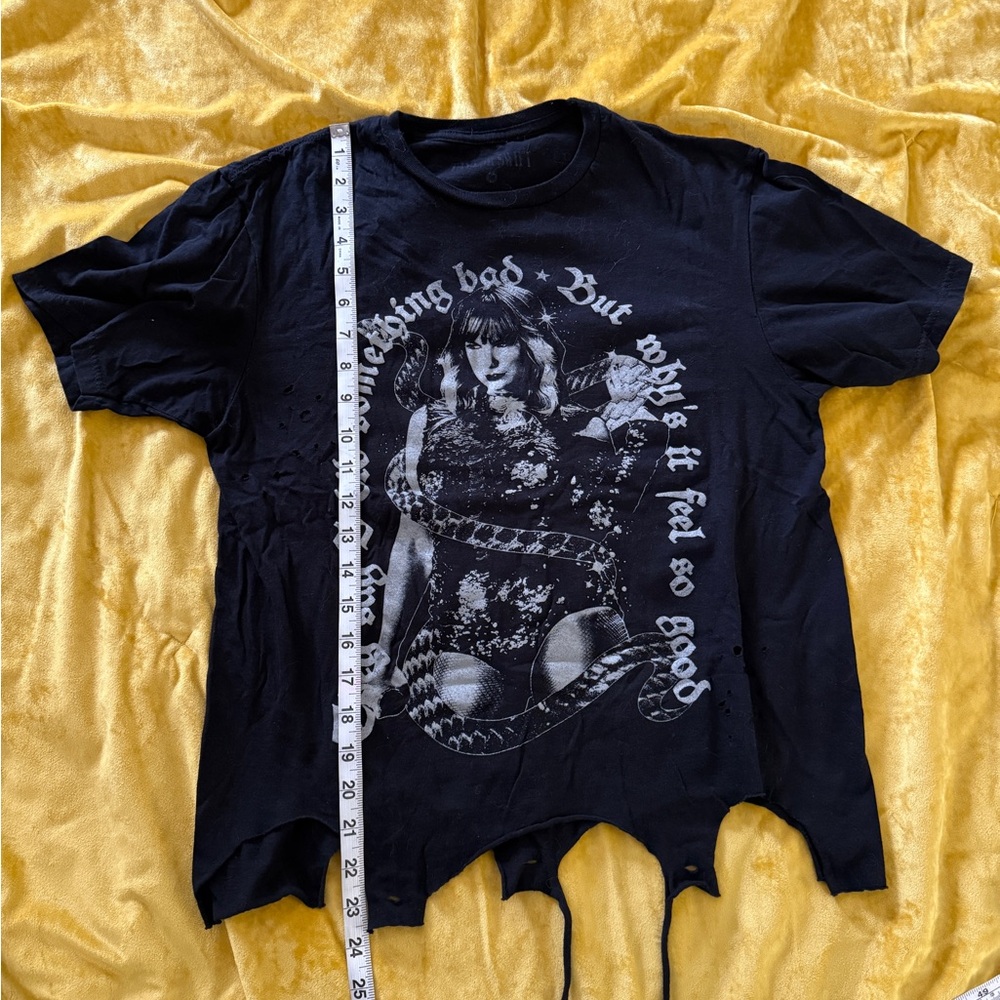SOLD Taylor Swift Reputation Distressed Tee - Picture 9 of 9